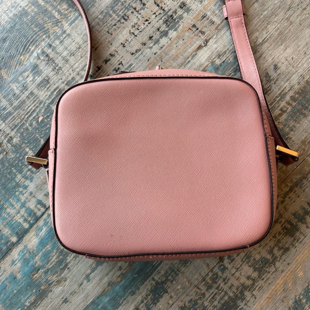 Kate Spade Cross Body Purse Gently Used 18” drop 8” wide 6” height 2.75” depth - Picture 3 of 12